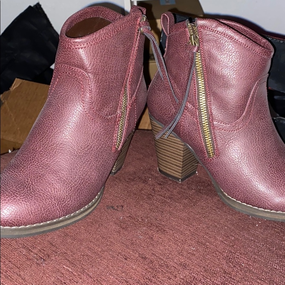 Red/brown booties
